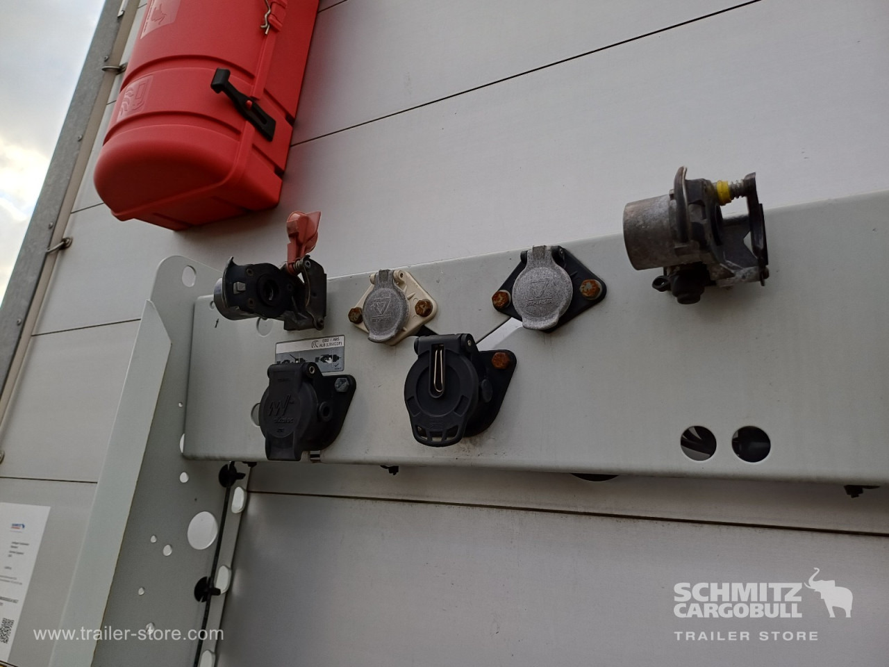 SCHMITZ Auflieger Curtainsider Standard - Curtainsider semi-trailer: picture 2 SCHMITZ Auflieger Curtainsider Standard - Curtainsider semi-trailer: picture 2