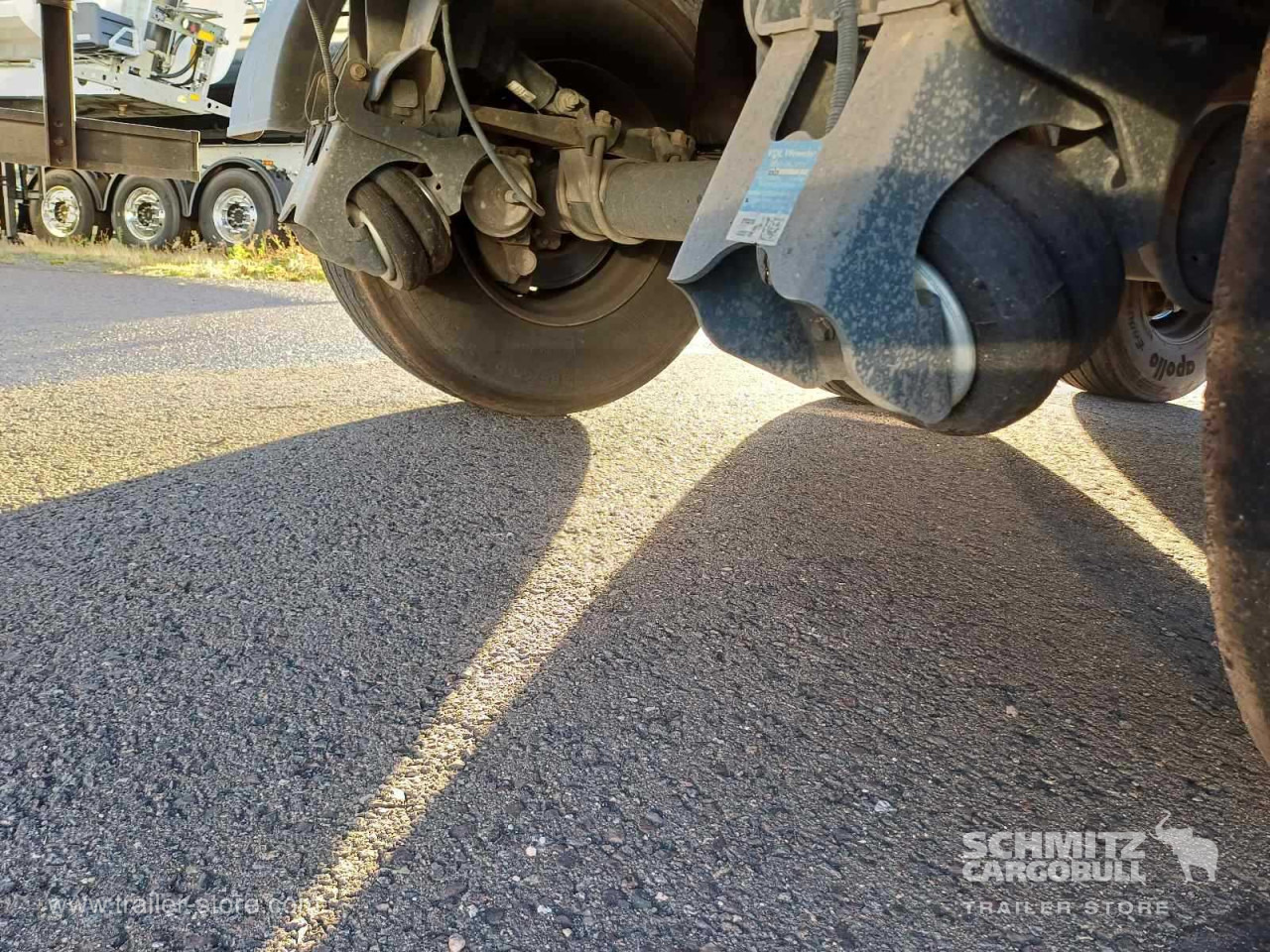 SCHMITZ Auflieger Kipper Alukastenmulde 44m³ - Tipper semi-trailer: picture 3 SCHMITZ Auflieger Kipper Alukastenmulde 44m³ - Tipper semi-trailer: picture 3