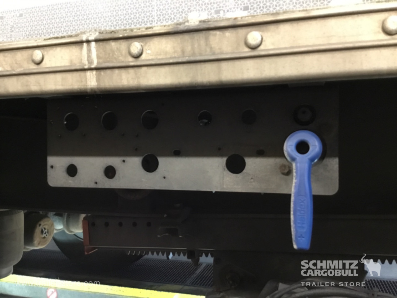 FRUEHAUF Auflieger Trockenfrachtkoffer Taillift - Closed box semi-trailer: picture 4 FRUEHAUF Auflieger Trockenfrachtkoffer Taillift - Closed box semi-trailer: picture 4