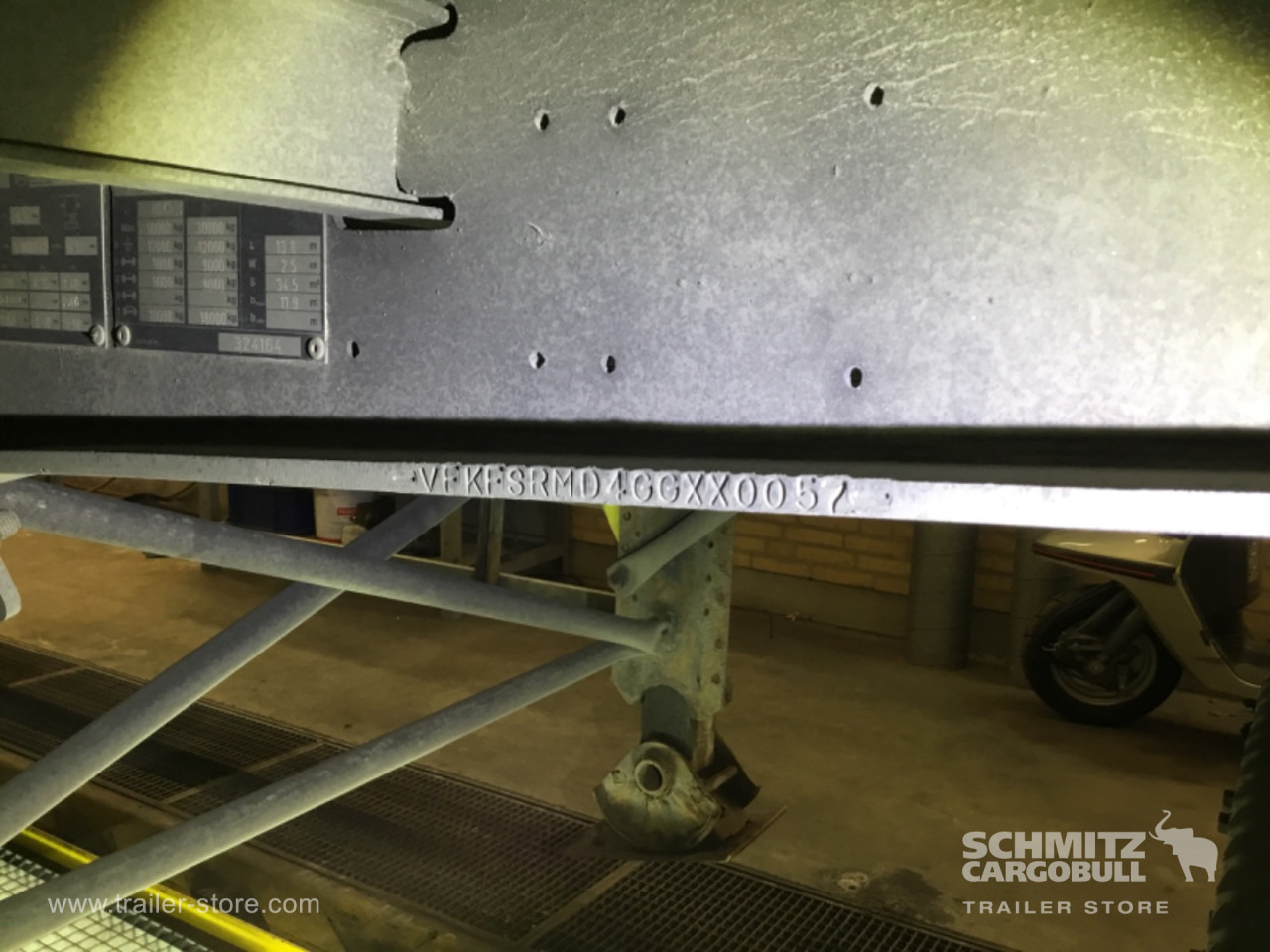 FRUEHAUF Auflieger Trockenfrachtkoffer Taillift - Closed box semi-trailer: picture 5 FRUEHAUF Auflieger Trockenfrachtkoffer Taillift - Closed box semi-trailer: picture 5