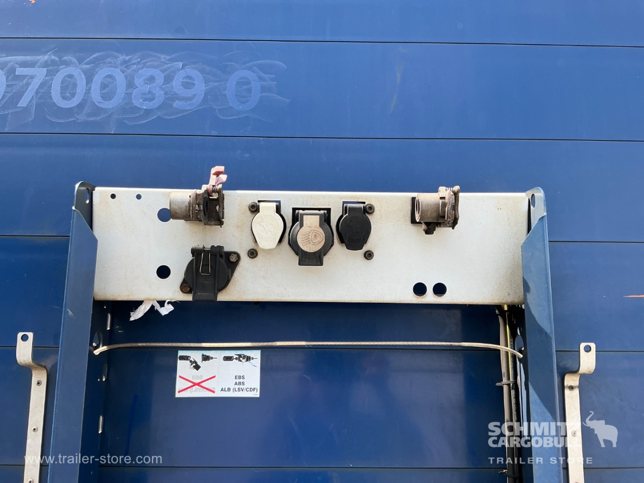 SCHMITZ Curtainsider Standard - Curtainsider semi-trailer: picture 4 SCHMITZ Curtainsider Standard - Curtainsider semi-trailer: picture 4