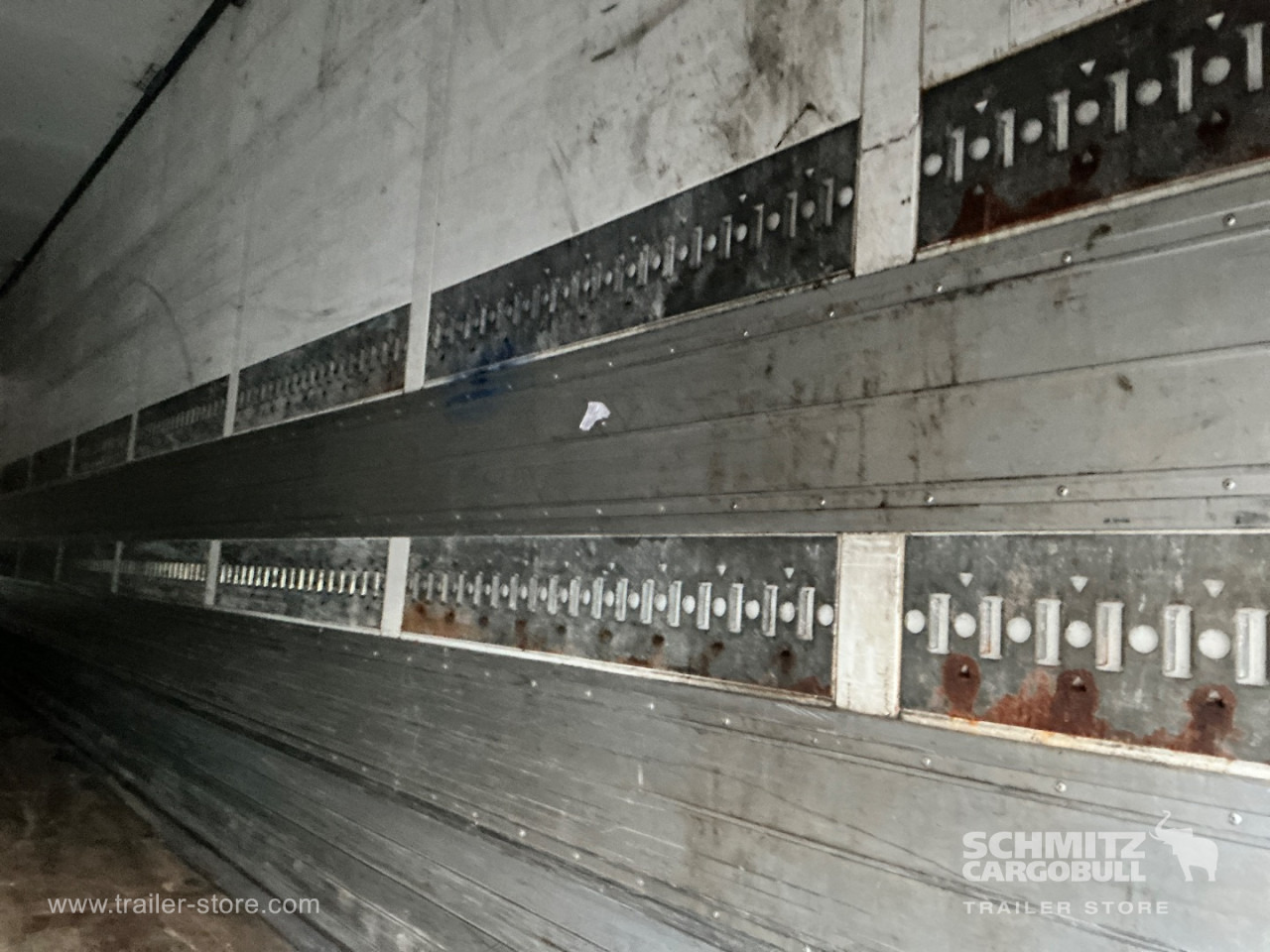SCHMITZ Dryfreight Standard Taillift - Closed box semi-trailer: picture 5 SCHMITZ Dryfreight Standard Taillift - Closed box semi-trailer: picture 5