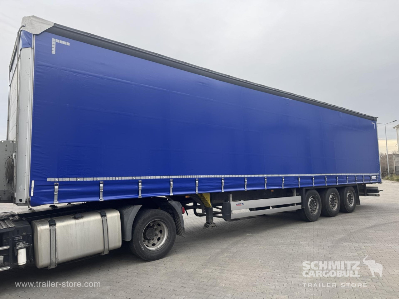 SCHMITZ Curtainsider Standard - Curtainsider semi-trailer: picture 4 SCHMITZ Curtainsider Standard - Curtainsider semi-trailer: picture 4