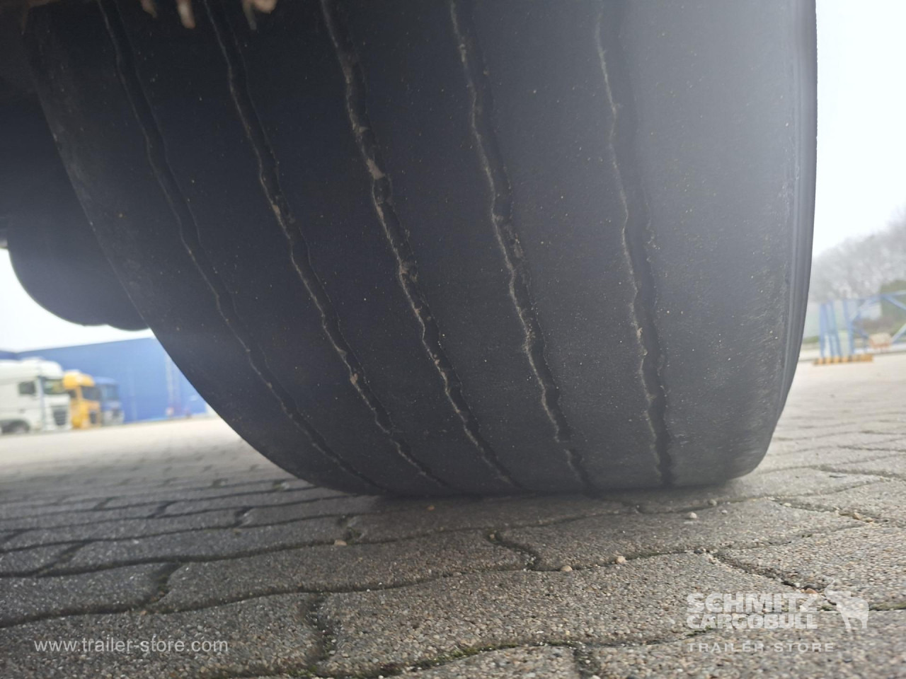 SCHMITZ Curtainsider Mega - Curtainsider semi-trailer: picture 4 SCHMITZ Curtainsider Mega - Curtainsider semi-trailer: picture 4