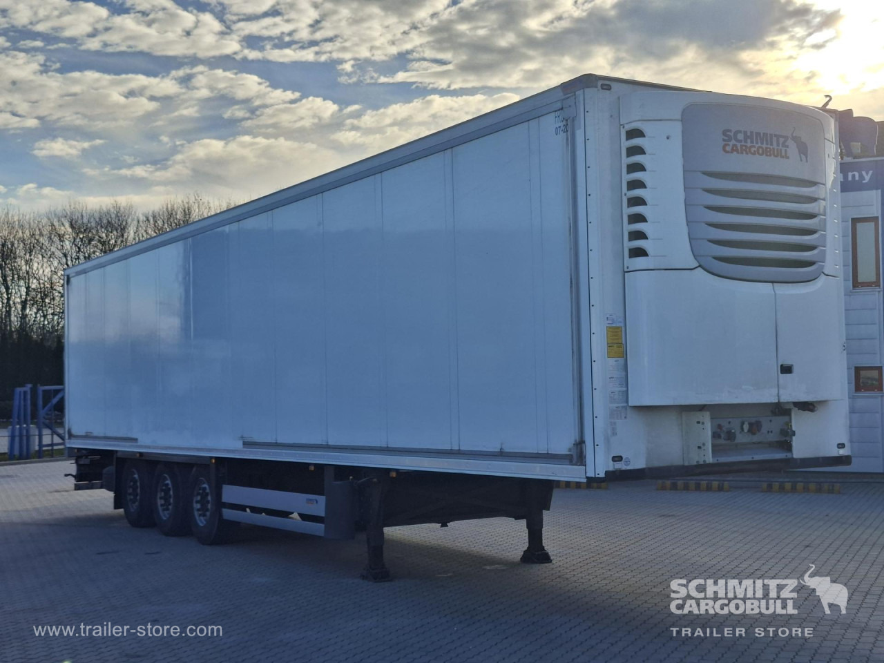 SCHMITZ Reefer Multitemp - Isothermal semi-trailer: picture 1 SCHMITZ Reefer Multitemp - Isothermal semi-trailer: picture 1