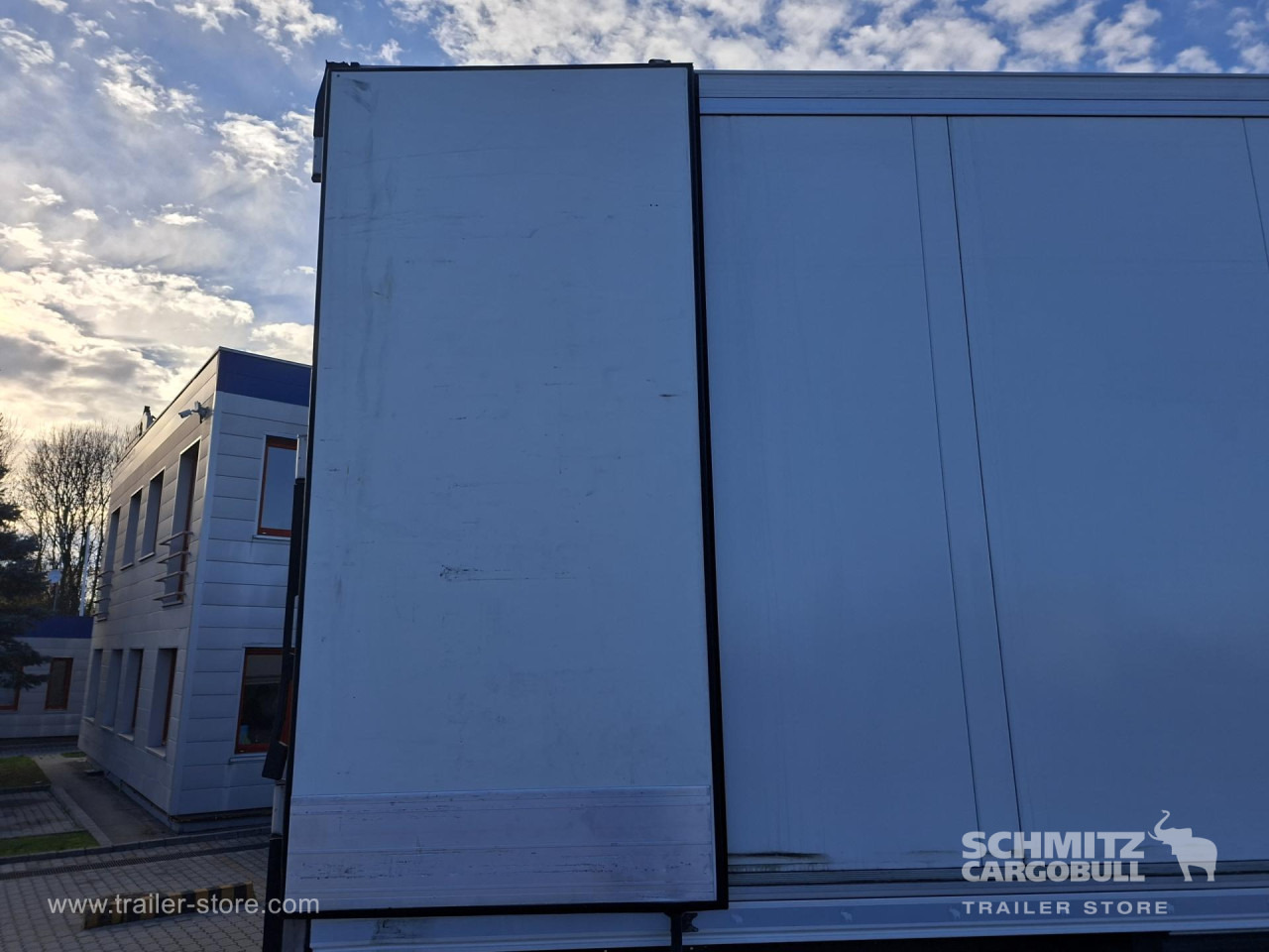 SCHMITZ Reefer Multitemp - Isothermal semi-trailer: picture 2 SCHMITZ Reefer Multitemp - Isothermal semi-trailer: picture 2
