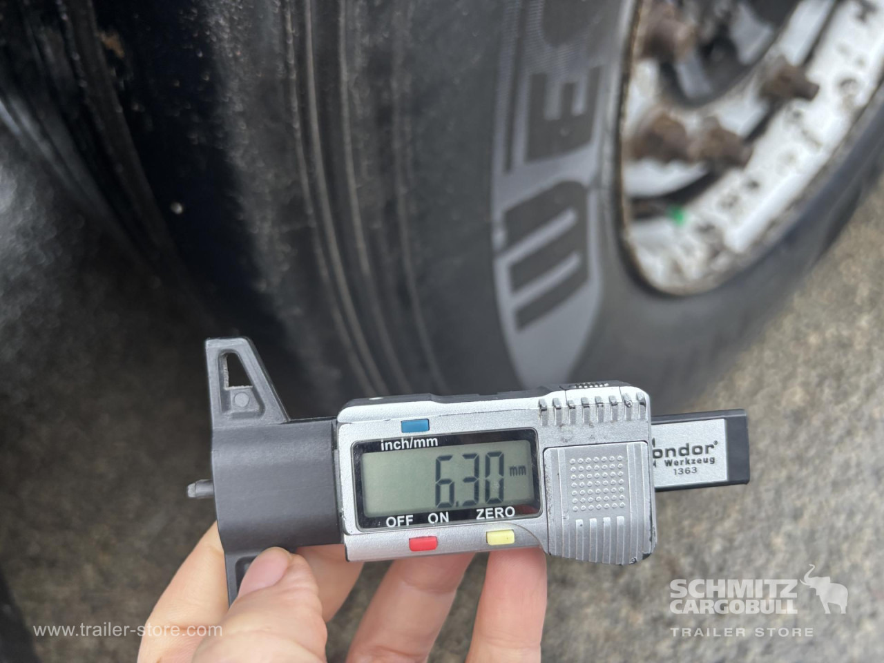 SCHMITZ Curtainsider Mega - Curtainsider semi-trailer: picture 3 SCHMITZ Curtainsider Mega - Curtainsider semi-trailer: picture 3