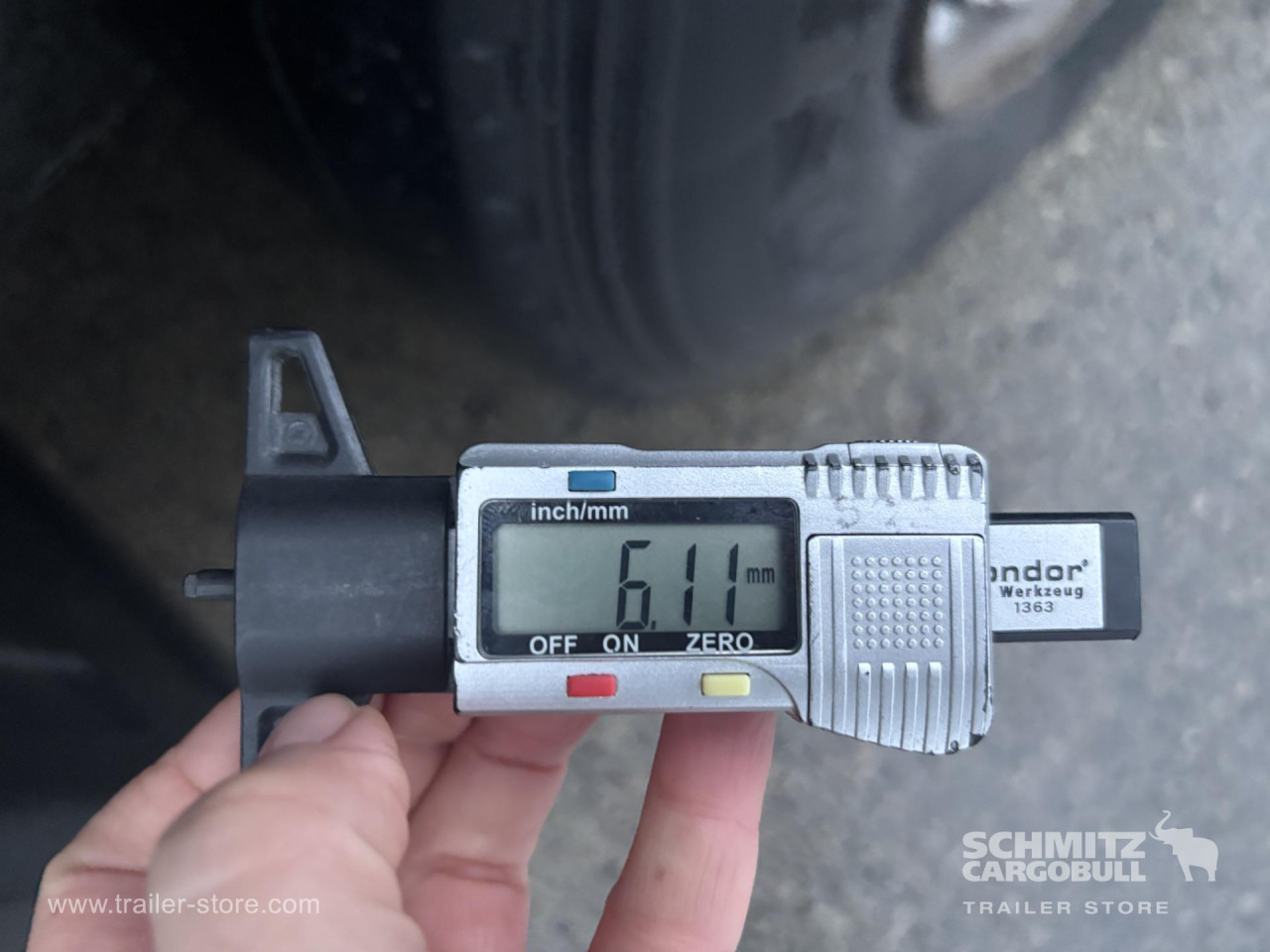 SCHMITZ Curtainsider Mega - Curtainsider semi-trailer: picture 3 SCHMITZ Curtainsider Mega - Curtainsider semi-trailer: picture 3