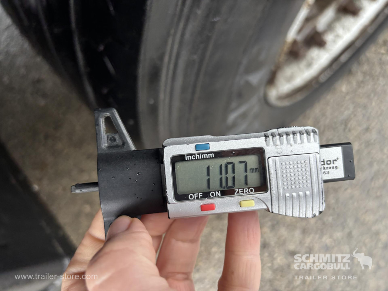 SCHMITZ Curtainsider Mega - Curtainsider semi-trailer: picture 2 SCHMITZ Curtainsider Mega - Curtainsider semi-trailer: picture 2