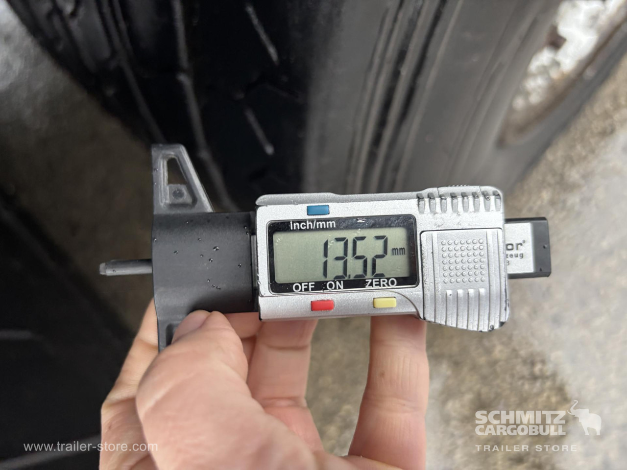 SCHMITZ Curtainsider Mega - Curtainsider semi-trailer: picture 3 SCHMITZ Curtainsider Mega - Curtainsider semi-trailer: picture 3