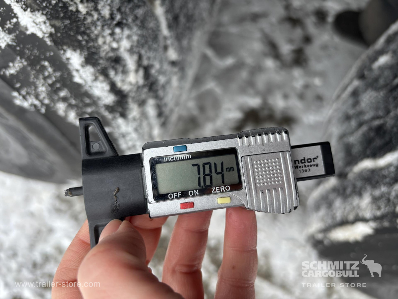 SCHMITZ Curtainsider Standard - Curtainsider semi-trailer: picture 4 SCHMITZ Curtainsider Standard - Curtainsider semi-trailer: picture 4