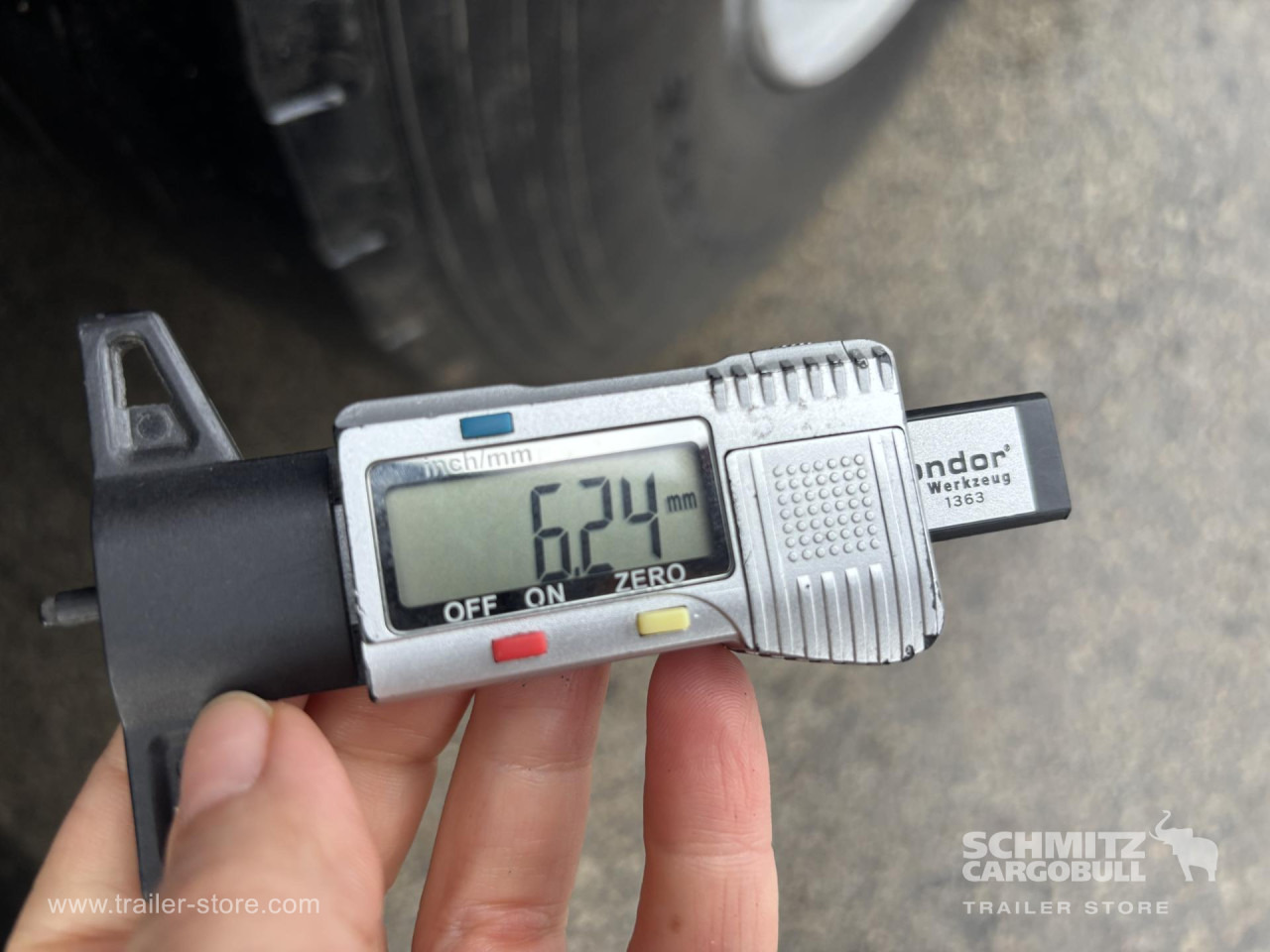 SCHMITZ Curtainsider Standard - Curtainsider semi-trailer: picture 3 SCHMITZ Curtainsider Standard - Curtainsider semi-trailer: picture 3