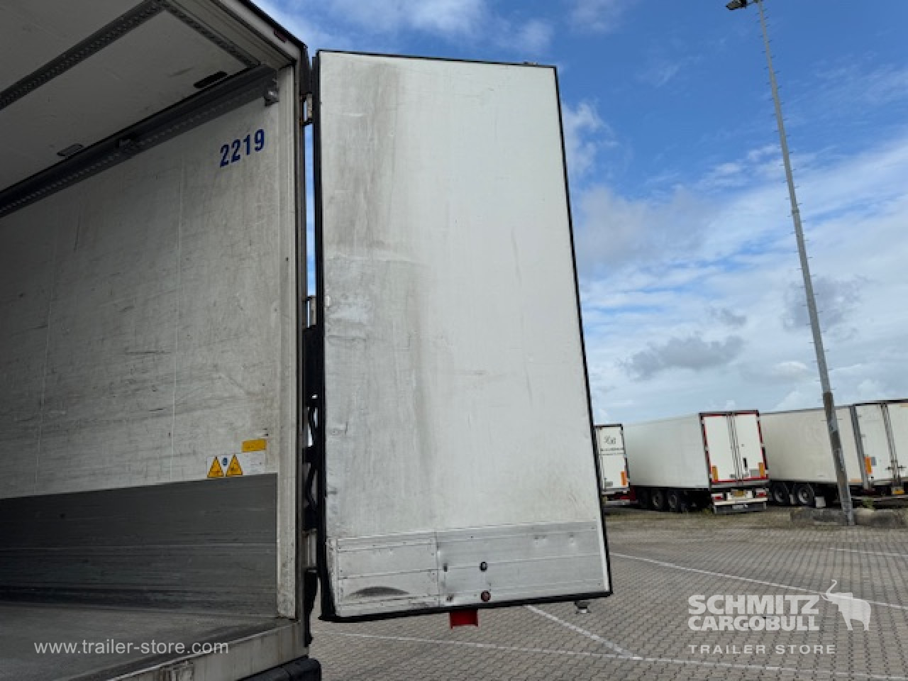 Isothermal semi-trailer SCHMITZ Oplegger Vries Standard Taillift: picture 15