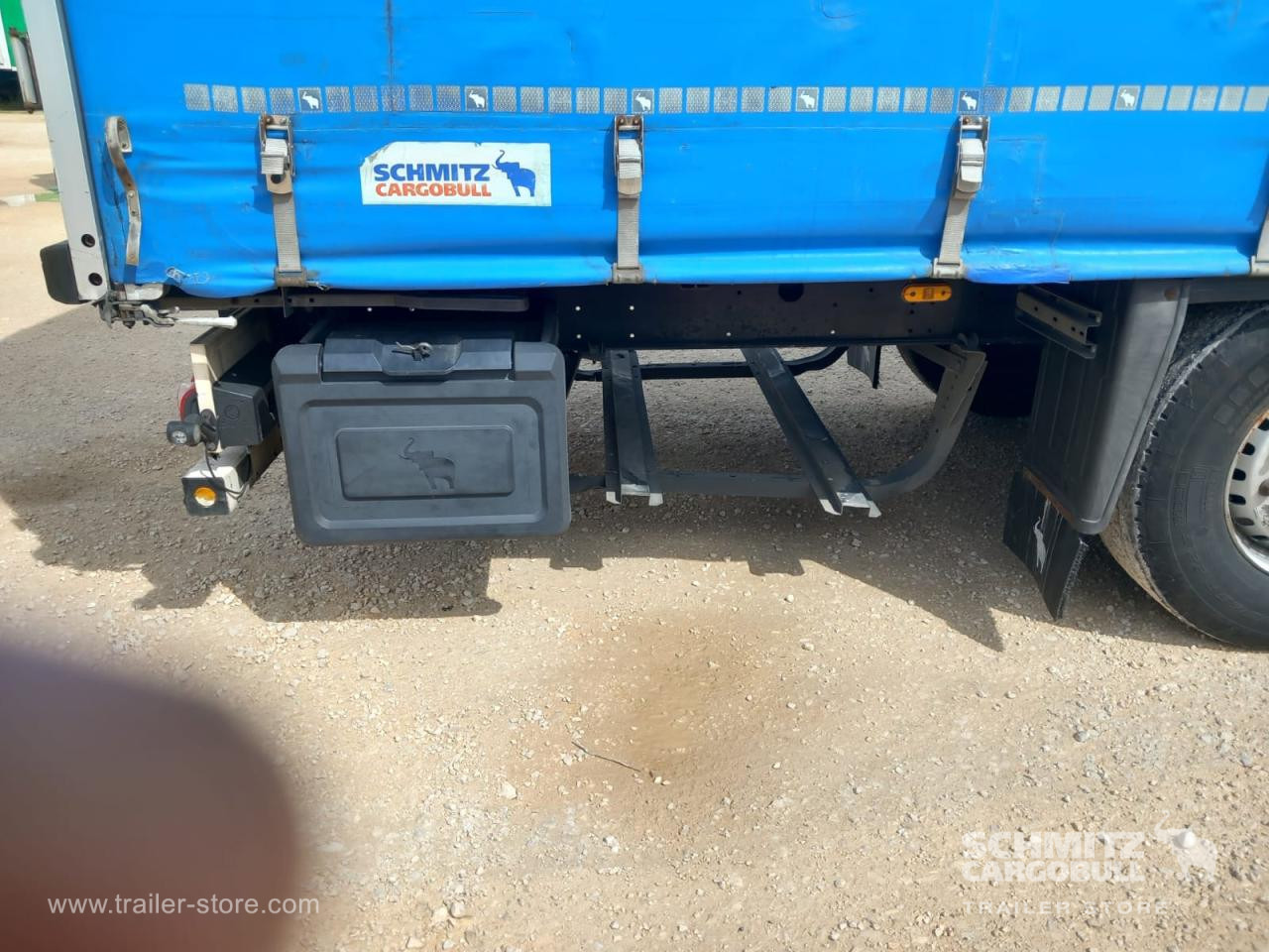 SCHMITZ Curtainsider Standard - Curtainsider semi-trailer: picture 4 SCHMITZ Curtainsider Standard - Curtainsider semi-trailer: picture 4