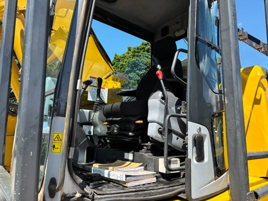Crawler excavator Komatsu PC 228 Uslc-3E0: picture 9