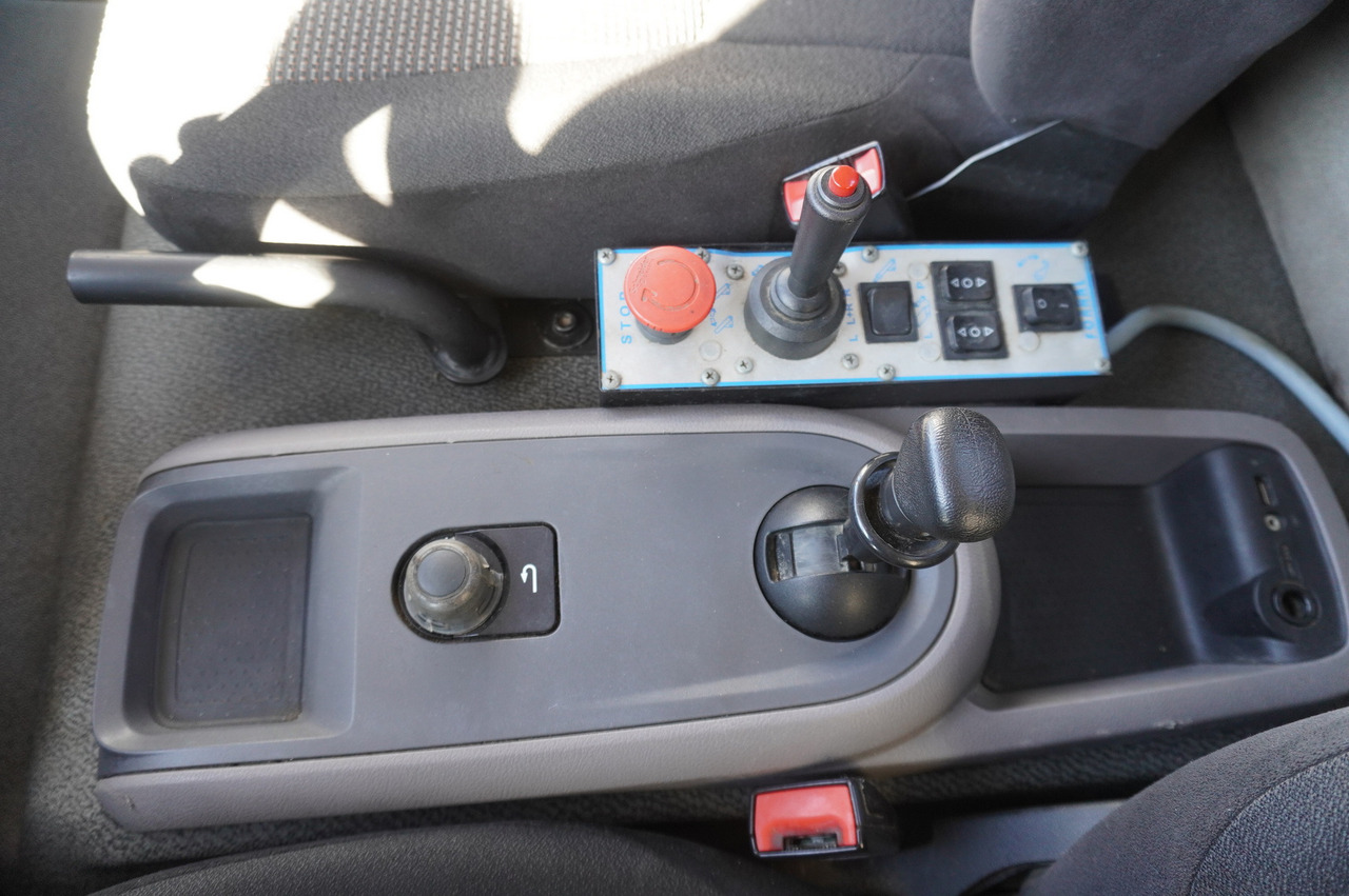 Skip loader truck, Crane truck DAF LF 18.310 E6 / Skip loader Fornal NKR 130V / HDS HMF 735 K2 / Manual gearbox: picture 28 Skip loader truck, Crane truck DAF LF 18.310 E6 / Skip loader Fornal NKR 130V / HDS HMF 735 K2 / Manual gearbox: picture 28