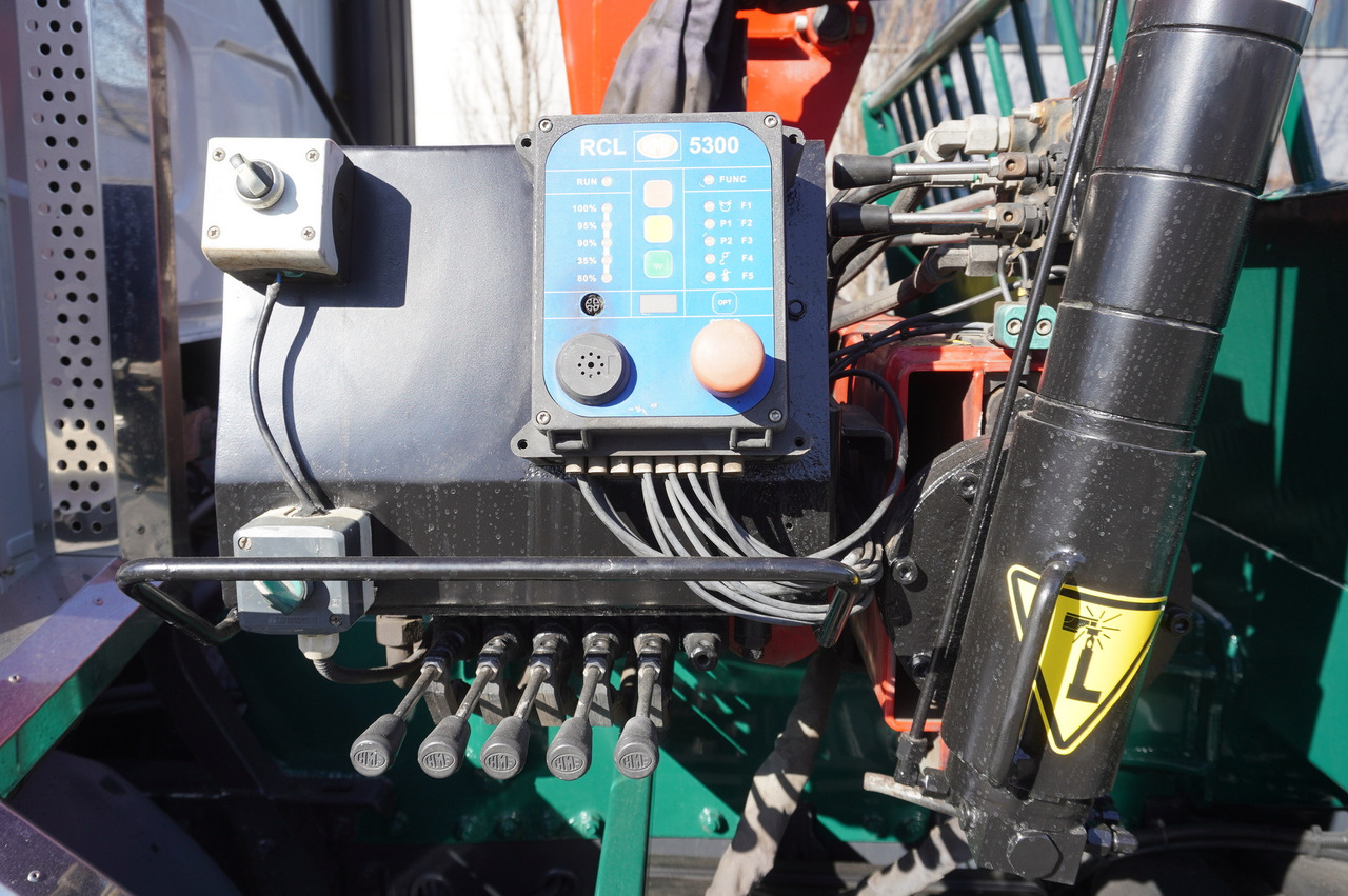 Skip loader truck, Crane truck DAF LF 18.310 E6 / Skip loader Fornal NKR 130V / HDS HMF 735 K2 / Manual gearbox: picture 12 Skip loader truck, Crane truck DAF LF 18.310 E6 / Skip loader Fornal NKR 130V / HDS HMF 735 K2 / Manual gearbox: picture 12