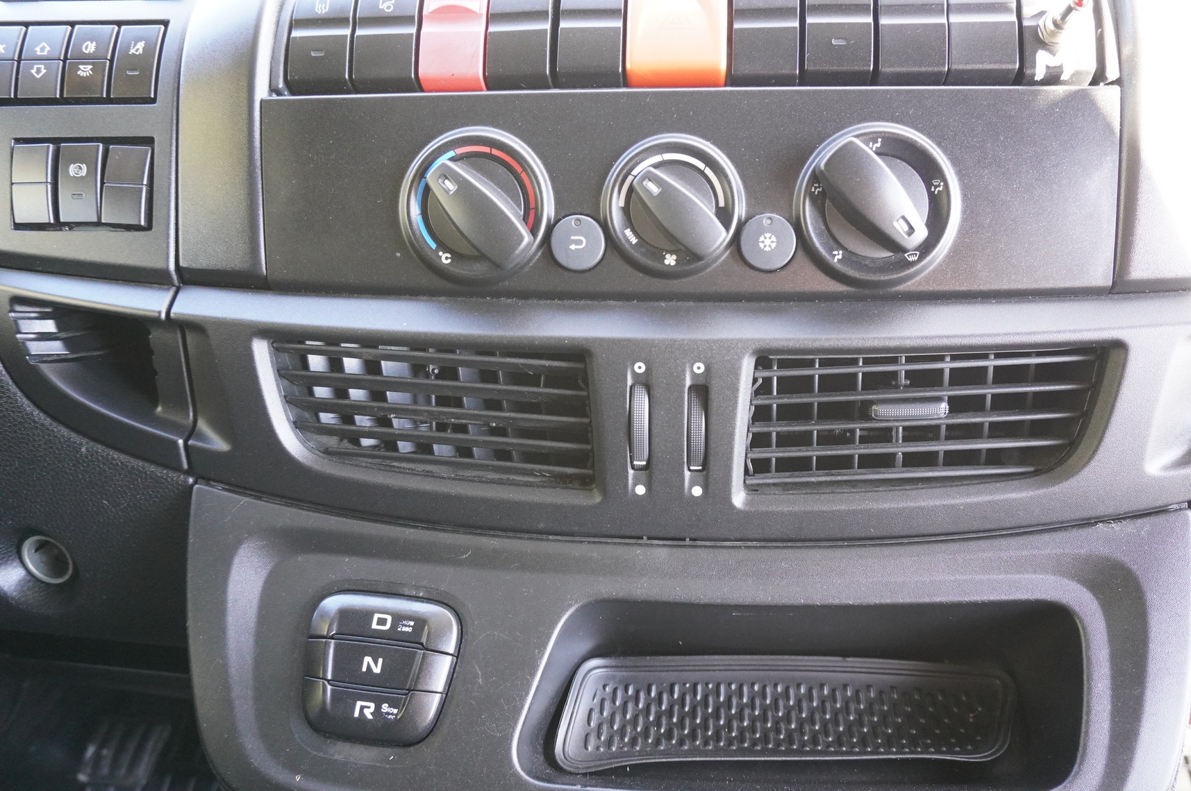 Leasing of IVECO Eurocargo 140e19 4×2 E6 Glob / ADR / frame 8,1m IVECO Eurocargo 140e19 4×2 E6 Glob / ADR / frame 8,1m: picture 19 Leasing of IVECO Eurocargo 140e19 4×2 E6 Glob / ADR / frame 8,1m IVECO Eurocargo 140e19 4×2 E6 Glob / ADR / frame 8,1m: picture 19