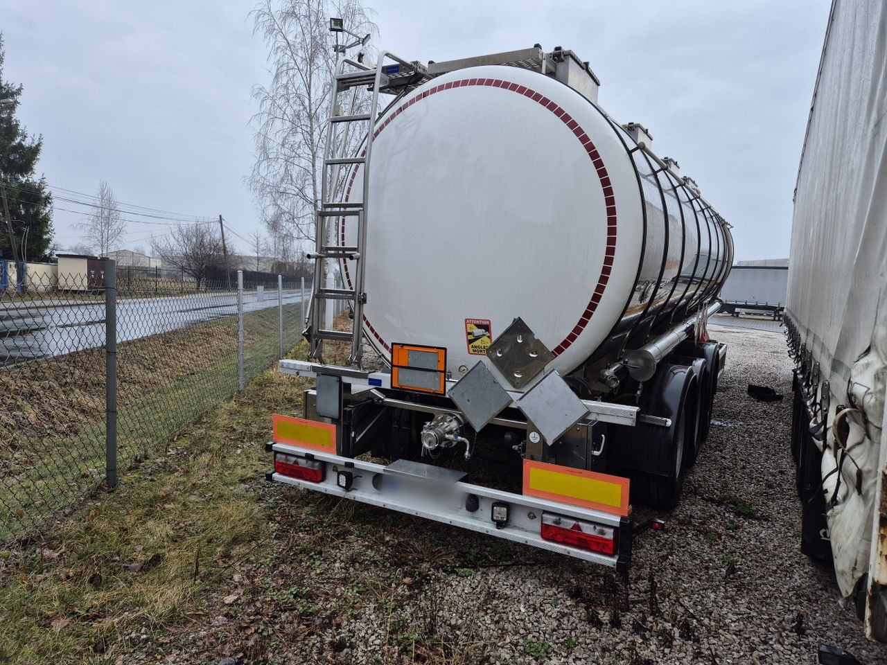 KÄSSBOHRER cistern for chemicals / ADR - Tank semi-trailer: picture 4 KÄSSBOHRER cistern for chemicals / ADR - Tank semi-trailer: picture 4