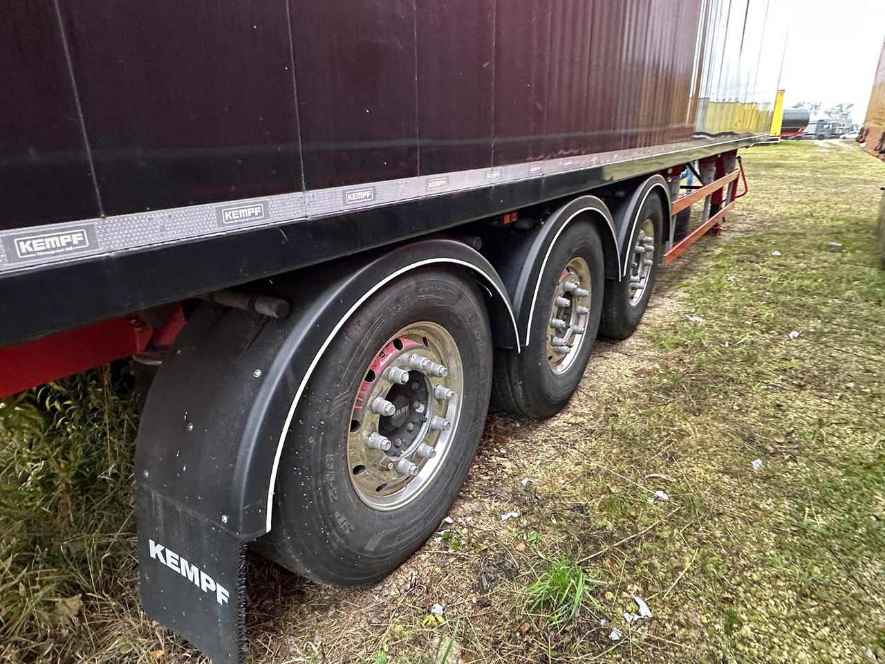 Tipper semi-trailer KEMPF SKM AK unloader 4 chambers with lower chute / capacity 65 m3 / 12 pieces: picture 16