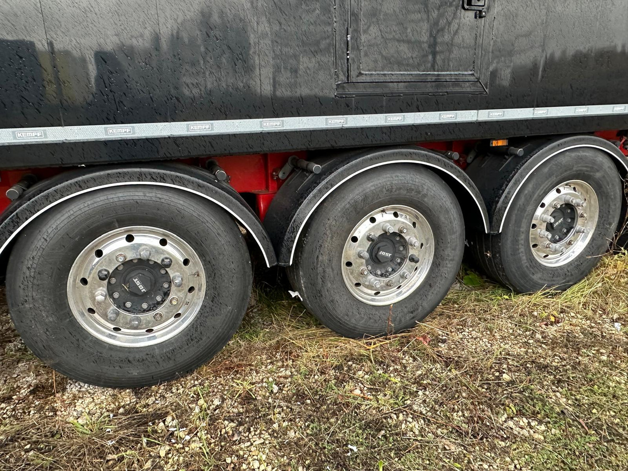 Tipper semi-trailer KEMPF SKM AK unloader 4 chambers with lower chute / capacity 65 m3 / 12 pieces: picture 15