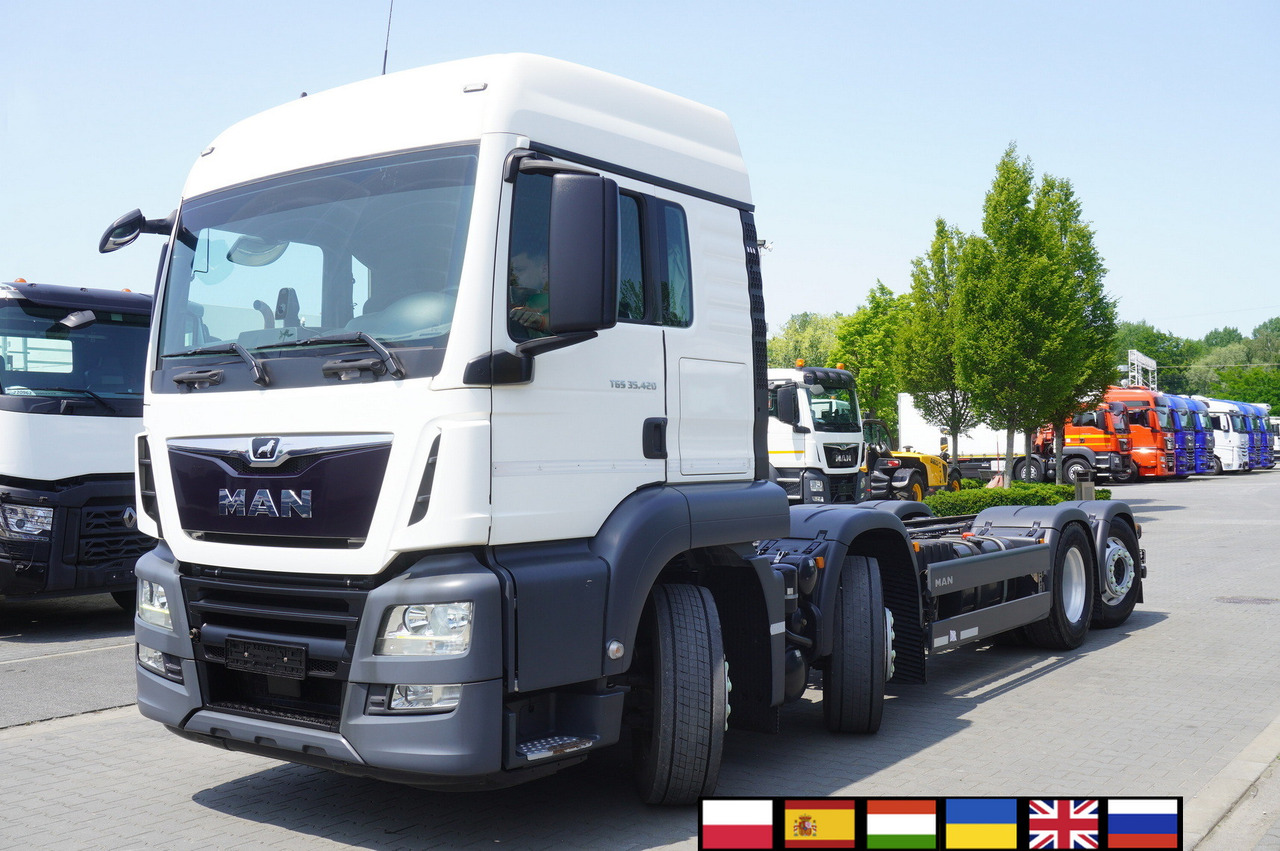 MAN TGS 35.420 8x2 / Chassis 6.4 m / 3 steered axles - Crane truck: picture 1 MAN TGS 35.420 8x2 / Chassis 6.4 m / 3 steered axles - Crane truck: picture 1