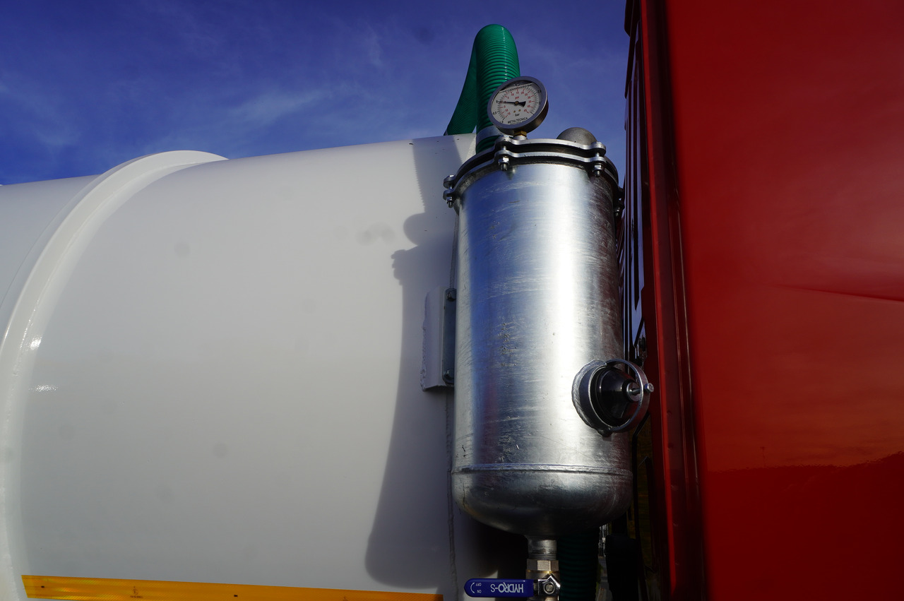 Tank truck MERCEDES-BENZ Actros 1833 / 260 tho. km / NEW septic tank 11000 l: picture 11 Tank truck MERCEDES-BENZ Actros 1833 / 260 tho. km / NEW septic tank 11000 l: picture 11