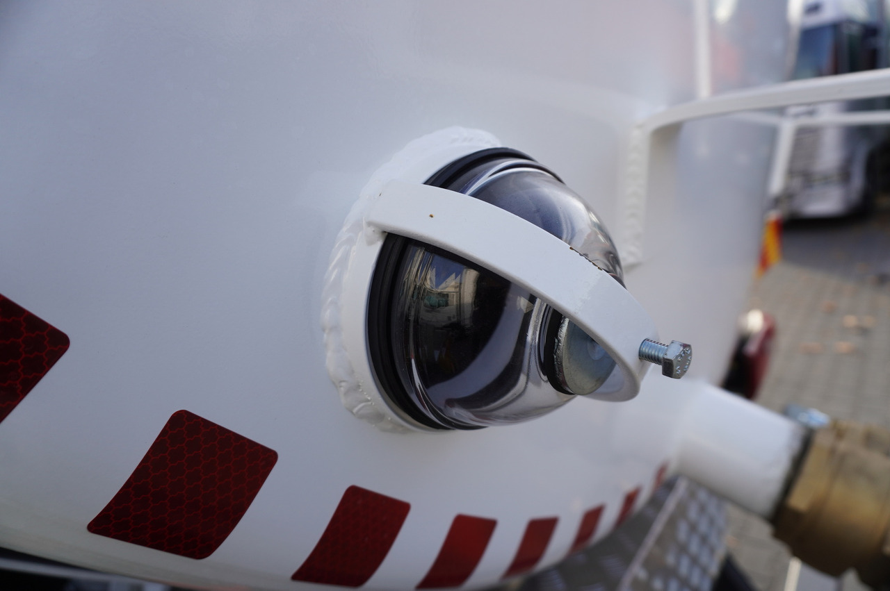 Tank truck MERCEDES-BENZ Actros 1833 / 260 tho. km / NEW septic tank 11000 l: picture 14 Tank truck MERCEDES-BENZ Actros 1833 / 260 tho. km / NEW septic tank 11000 l: picture 14