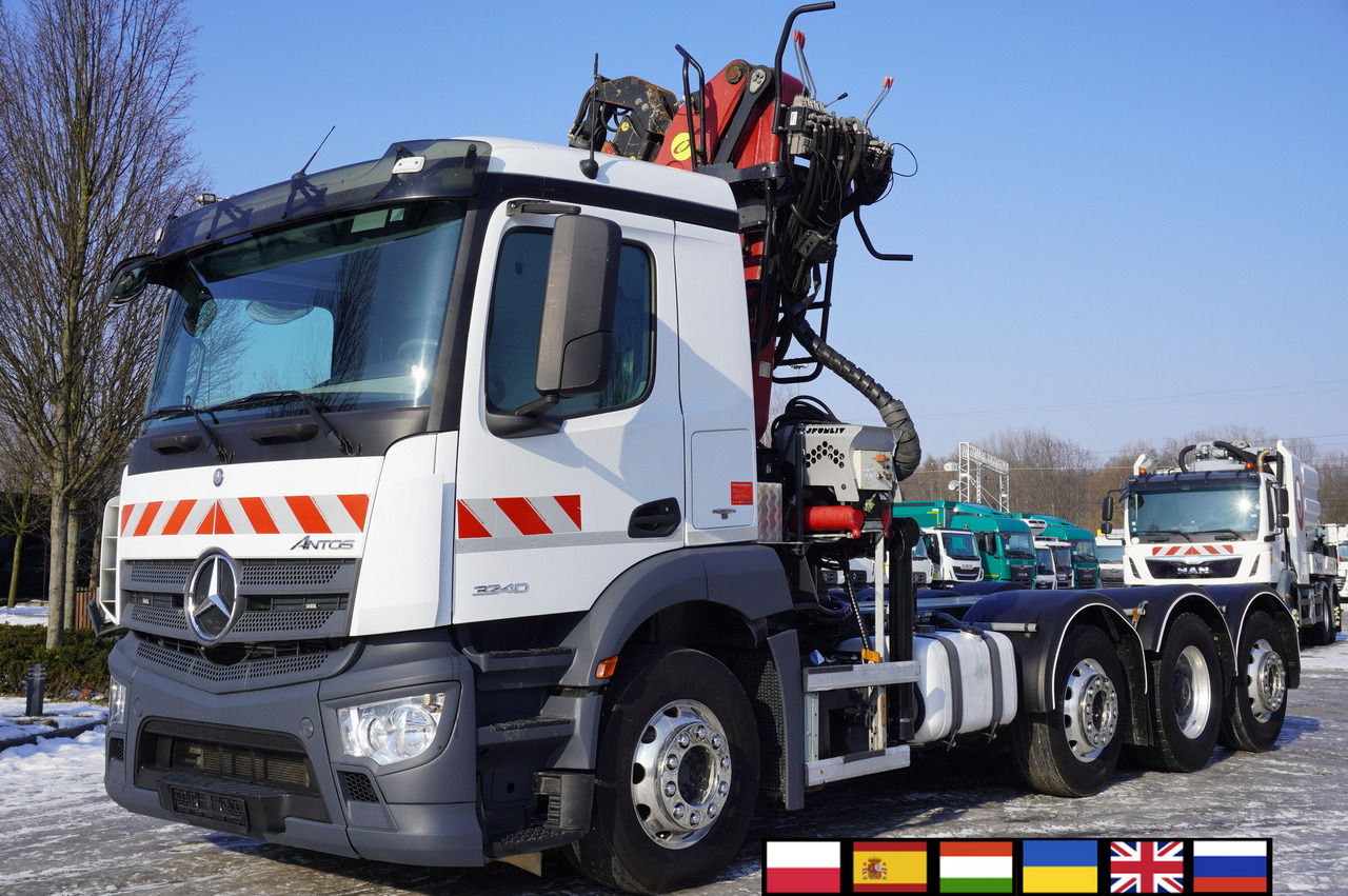 MERCEDES-BENZ Antos 3240 8×2 / Typhoon L170Z3 crane / remote control / rotator / 3 steered axles - Tow truck: picture 1 MERCEDES-BENZ Antos 3240 8×2 / Typhoon L170Z3 crane / remote control / rotator / 3 steered axles - Tow truck: picture 1