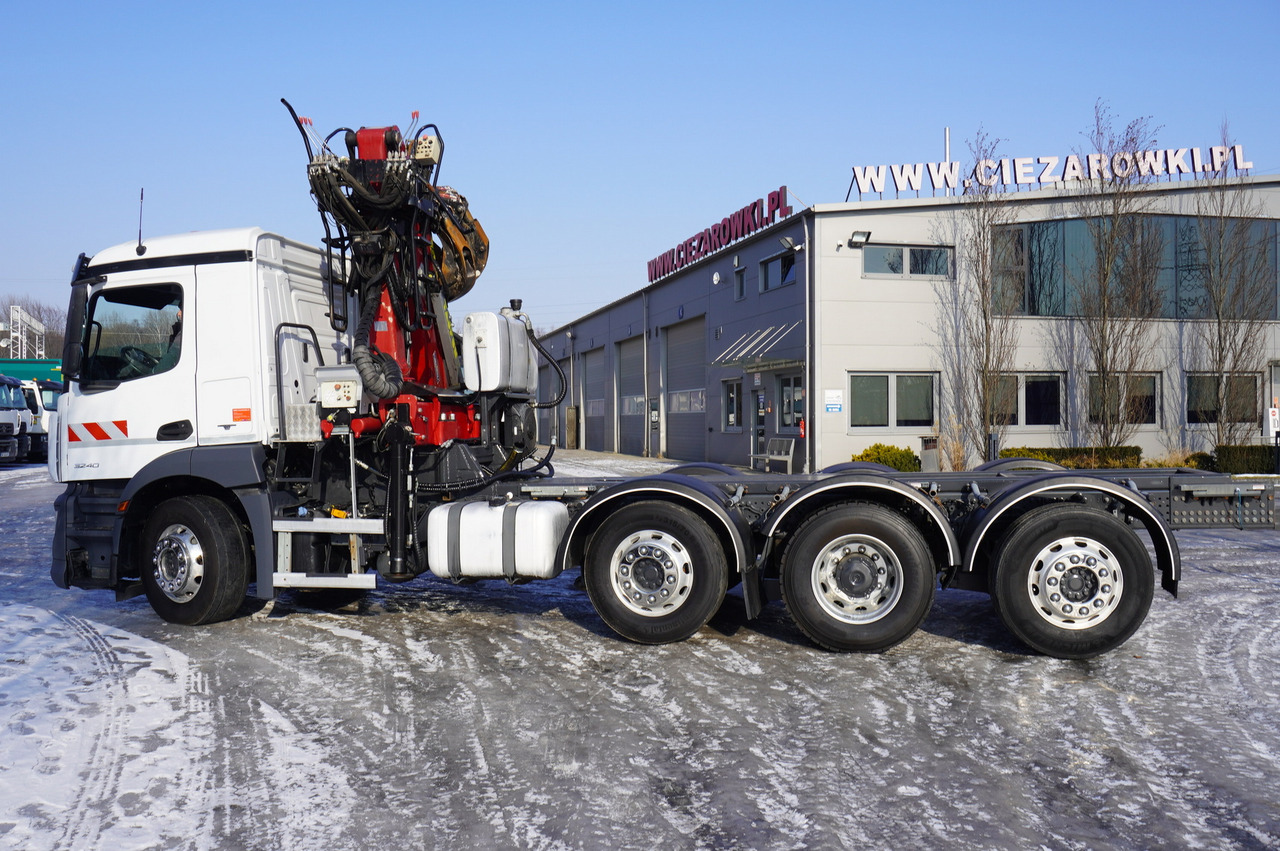MERCEDES-BENZ Antos 3240 8×2 / Typhoon L170Z3 crane / remote control / rotator / 3 steered axles - Tow truck: picture 2 MERCEDES-BENZ Antos 3240 8×2 / Typhoon L170Z3 crane / remote control / rotator / 3 steered axles - Tow truck: picture 2
