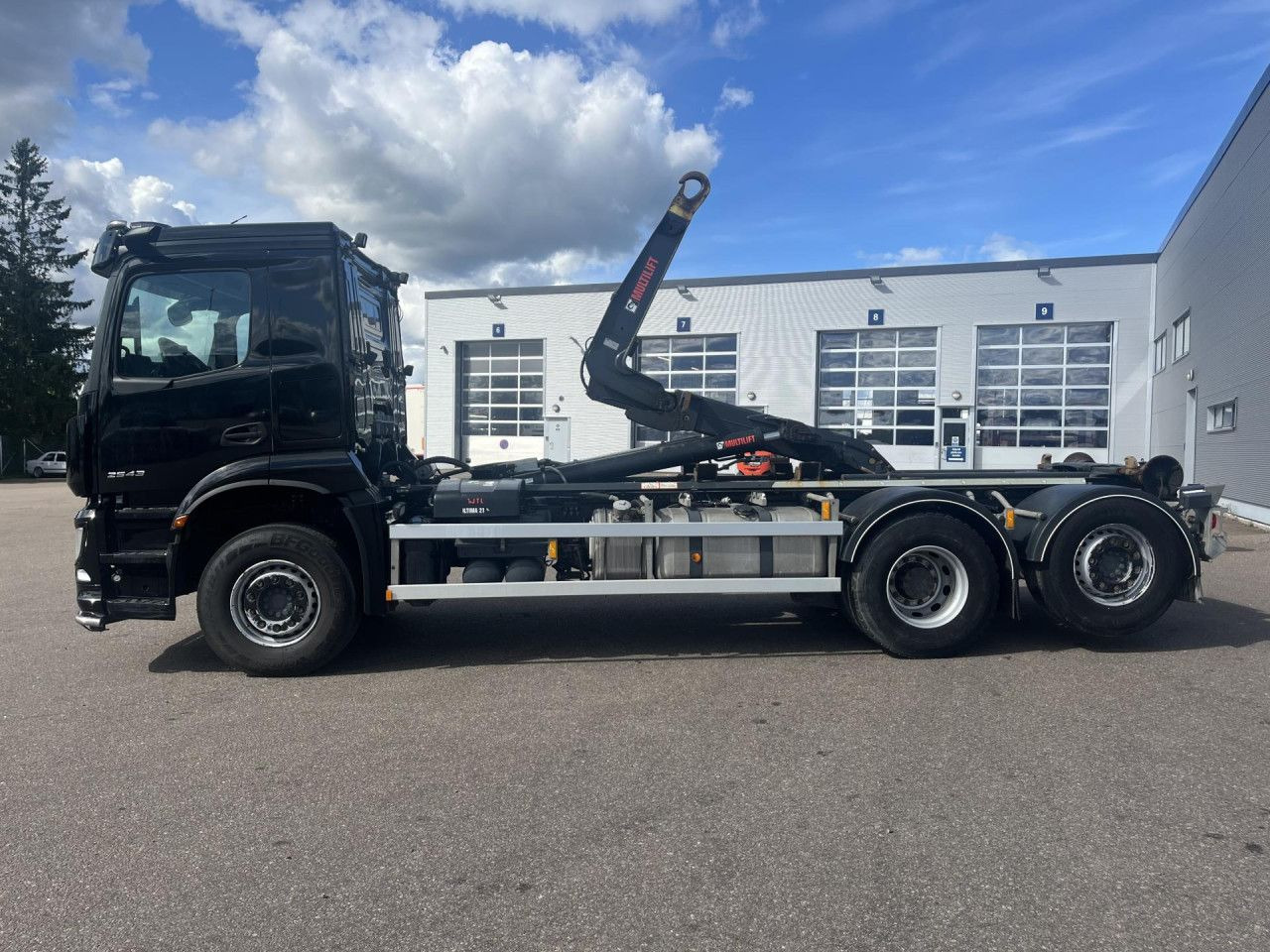 MERCEDES-BENZ Arocs 2543 6x2*4 / 21t Hooklift HIAB ULT21Z56 / 2022 - Hook lift truck: picture 1 MERCEDES-BENZ Arocs 2543 6x2*4 / 21t Hooklift HIAB ULT21Z56 / 2022 - Hook lift truck: picture 1