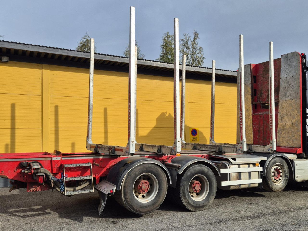 VOLVO FH 750 8x4 / 2 lifted axles / timber truck - Crane truck: picture 4 VOLVO FH 750 8x4 / 2 lifted axles / timber truck - Crane truck: picture 4