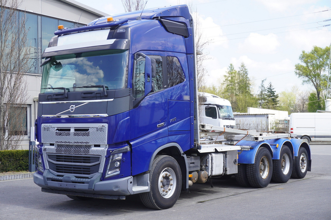 VOLVO FH16 750 8x4 / 750 HP! / 20 t load capacity / stanchion superstructure - Crane truck: picture 4 VOLVO FH16 750 8x4 / 750 HP! / 20 t load capacity / stanchion superstructure - Crane truck: picture 4
