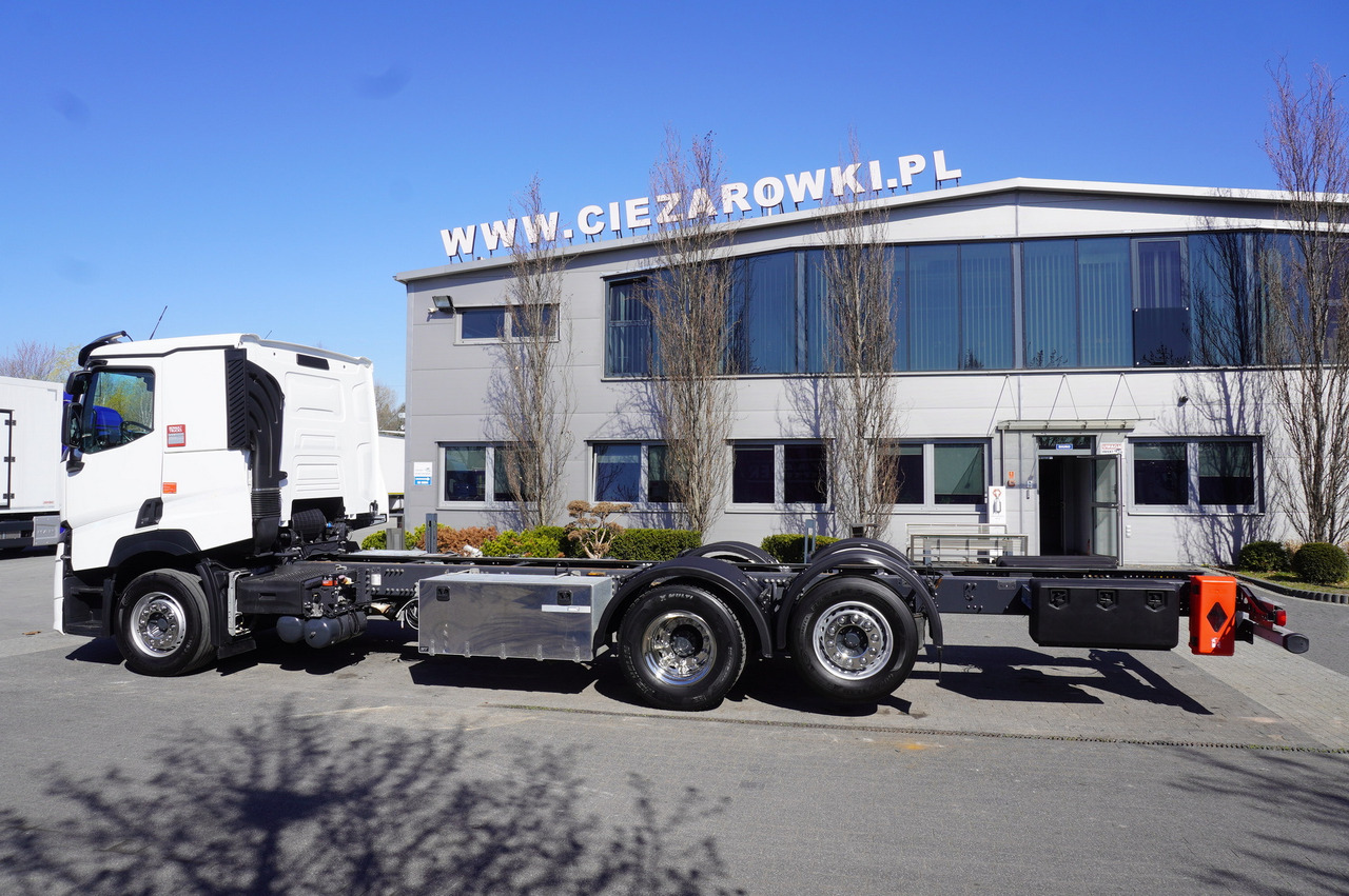 Volvo Renault T520 DTI 13 6x2 / Chassis 8.3 m / 2022 / steered axle - Cab chassis truck: picture 2 Volvo Renault T520 DTI 13 6x2 / Chassis 8.3 m / 2022 / steered axle - Cab chassis truck: picture 2