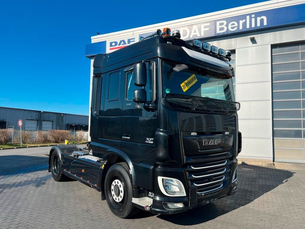 Tractor unit DAF XF 530 FT SC 4x4 PXP Intarder Kipphydraulik: picture 1
