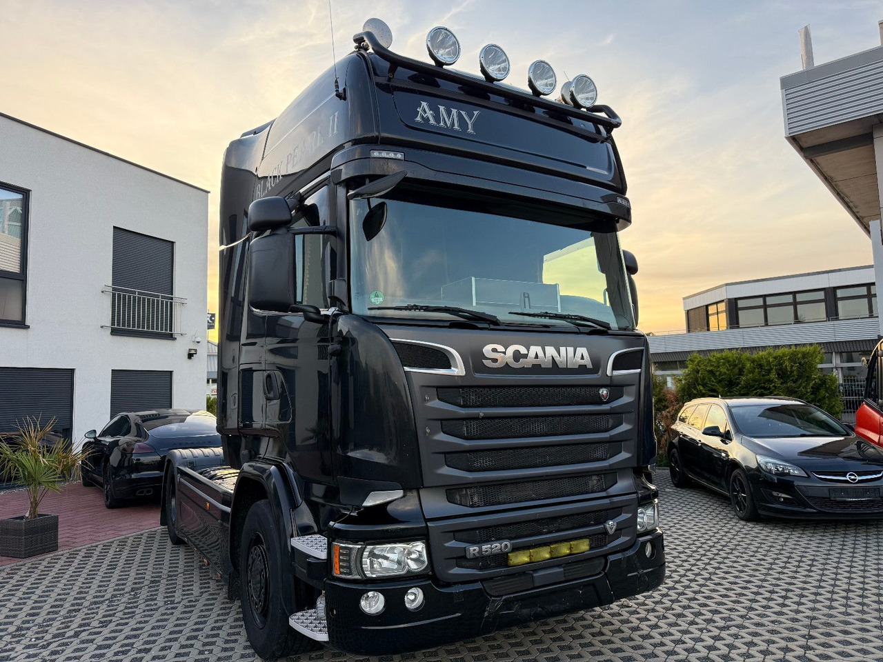 Scania R 520 V8 - Tractor unit: picture 1 Scania R 520 V8 - Tractor unit: picture 1