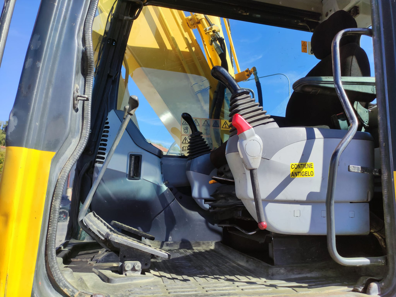 KOMATSU PC160LC-7 - Crawler excavator: picture 5 KOMATSU PC160LC-7 - Crawler excavator: picture 5