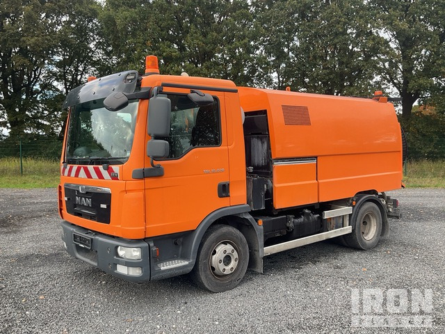 2013 MAN TGL12.220 2013 Faun ViaJet 5R-HS on Kehrmaschine - Road sweeper: picture 2 2013 MAN TGL12.220 2013 Faun ViaJet 5R-HS on Kehrmaschine - Road sweeper: picture 2