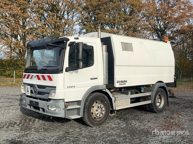 2013 Mercedes-Benz 1324 4x2 Sweeper Truck - Road sweeper: picture 2 2013 Mercedes-Benz 1324 4x2 Sweeper Truck - Road sweeper: picture 2