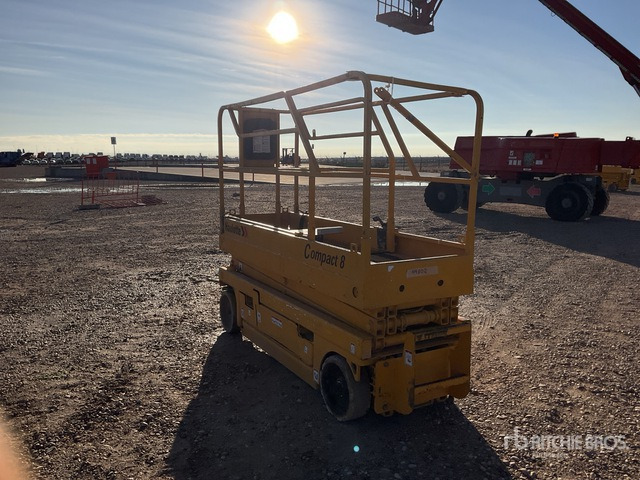 2002 Haulotte Compact 8 Electric Scissor Lift - Scissor lift: picture 2 2002 Haulotte Compact 8 Electric Scissor Lift - Scissor lift: picture 2