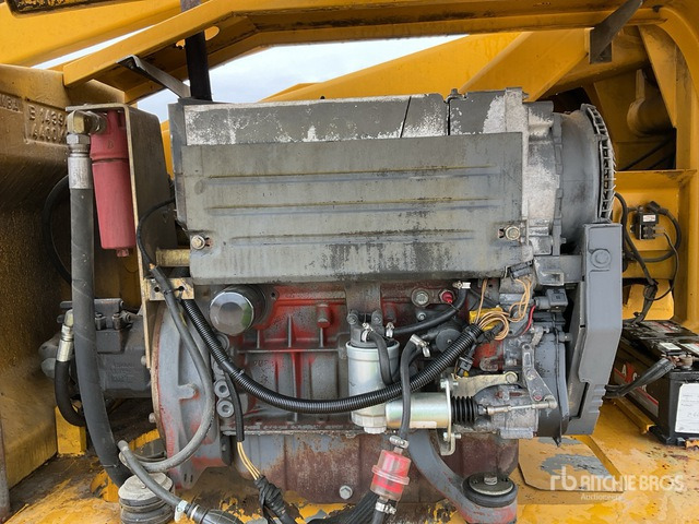 2003 Haulotte HA26PX 4WD Diesel Articulating Boom Lift - Articulated boom: picture 4 2003 Haulotte HA26PX 4WD Diesel Articulating Boom Lift - Articulated boom: picture 4