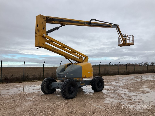 2003 Haulotte HA26PX 4WD Diesel Articulating Boom Lift - Articulated boom: picture 1 2003 Haulotte HA26PX 4WD Diesel Articulating Boom Lift - Articulated boom: picture 1