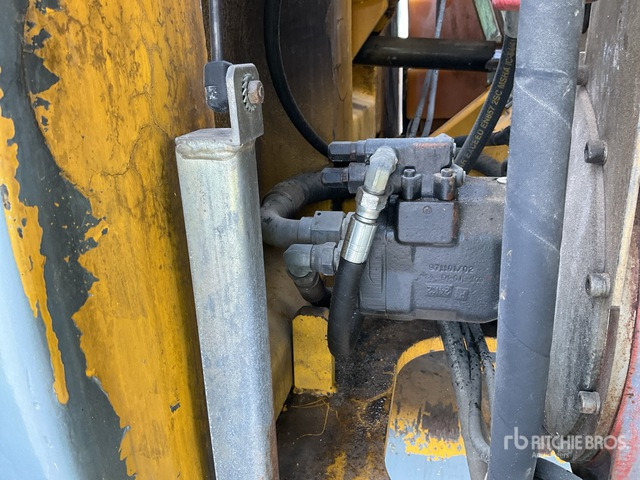 2003 Haulotte HA26PX 4WD Diesel Articulating Boom Lift - Articulated boom: picture 5 2003 Haulotte HA26PX 4WD Diesel Articulating Boom Lift - Articulated boom: picture 5