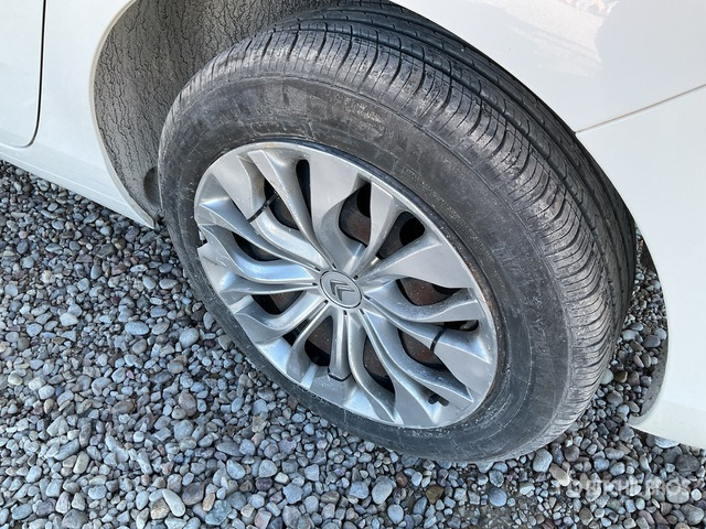 2015 Citroen C4 Blue Hdi Automobile - Car: picture 4 2015 Citroen C4 Blue Hdi Automobile - Car: picture 4