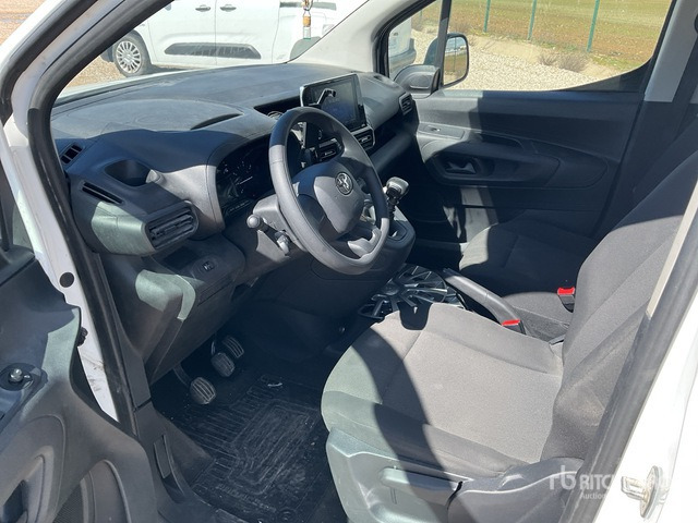 Minibus, Passenger van 2022 Toyota Proace City Verso 5 Passenger Van: picture 6