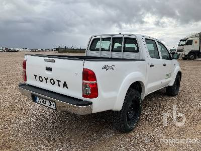 TOYOTA HILUX 4x4 Crew Cab 4x4 - Pickup truck: picture 3 TOYOTA HILUX 4x4 Crew Cab 4x4 - Pickup truck: picture 3
