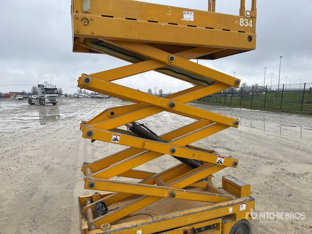 2006 Haulotte Optimum 8 Electric Scissor Lift - Scissor lift: picture 4 2006 Haulotte Optimum 8 Electric Scissor Lift - Scissor lift: picture 4