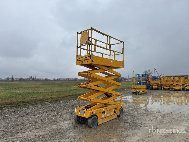 2007 Haulotte Compact 10N Electric Scissor Lift - Scissor lift: picture 2 2007 Haulotte Compact 10N Electric Scissor Lift - Scissor lift: picture 2