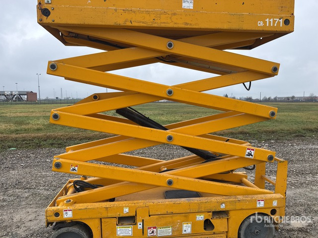 2007 Haulotte Compact 10N Electric Scissor Lift - Scissor lift: picture 4 2007 Haulotte Compact 10N Electric Scissor Lift - Scissor lift: picture 4