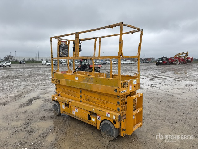 2007 Haulotte Compact 10N (Inoperable) Scissor Lift - Scissor lift: picture 3 2007 Haulotte Compact 10N (Inoperable) Scissor Lift - Scissor lift: picture 3